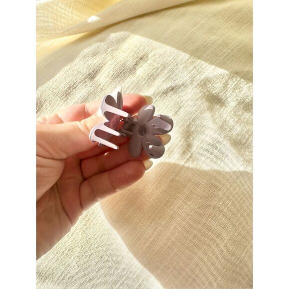 Purple cute flower hair clip - Picture 2 of 3